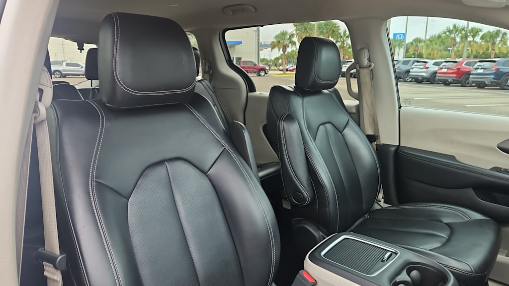 Thumbnail: 2023 Chrysler Pacifica - 9