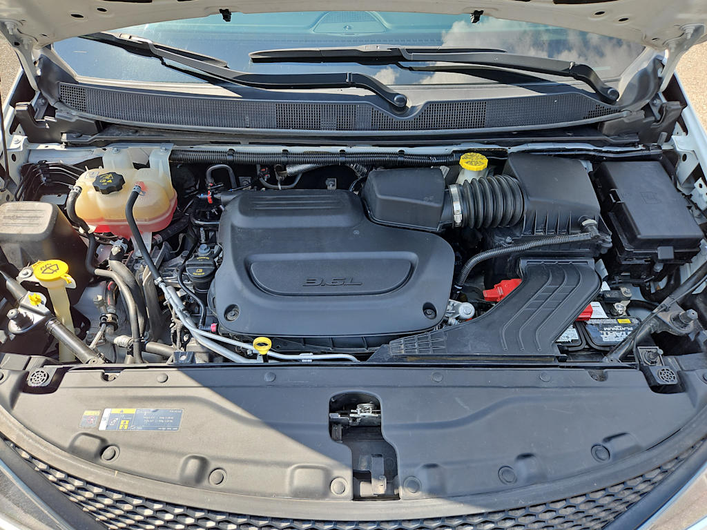 Thumbnail: 2022 Chrysler Voyager - 8