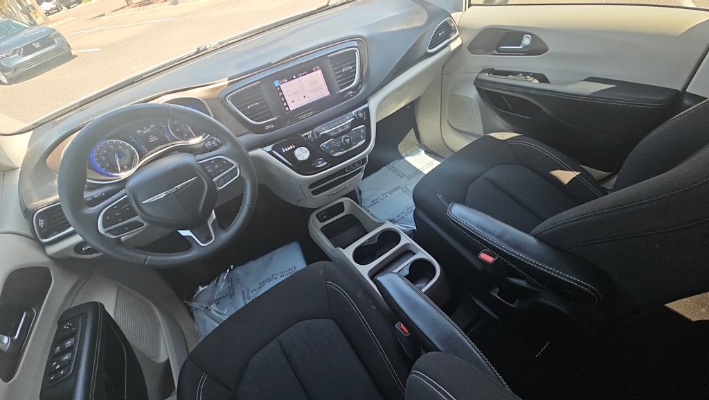 Thumbnail: 2023 Chrysler Voyager - 7