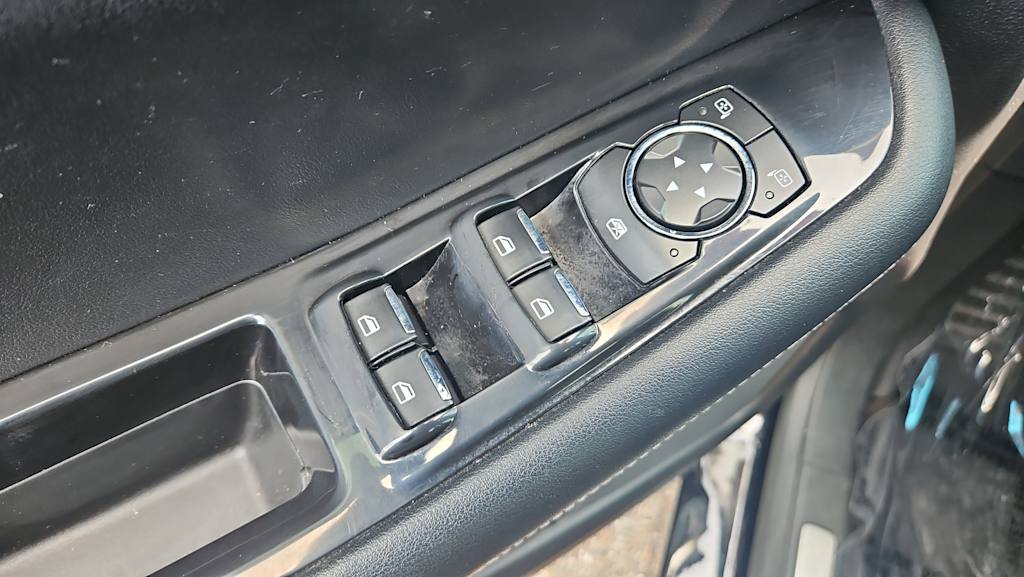 Thumbnail: 2016 Ford Edge - 21