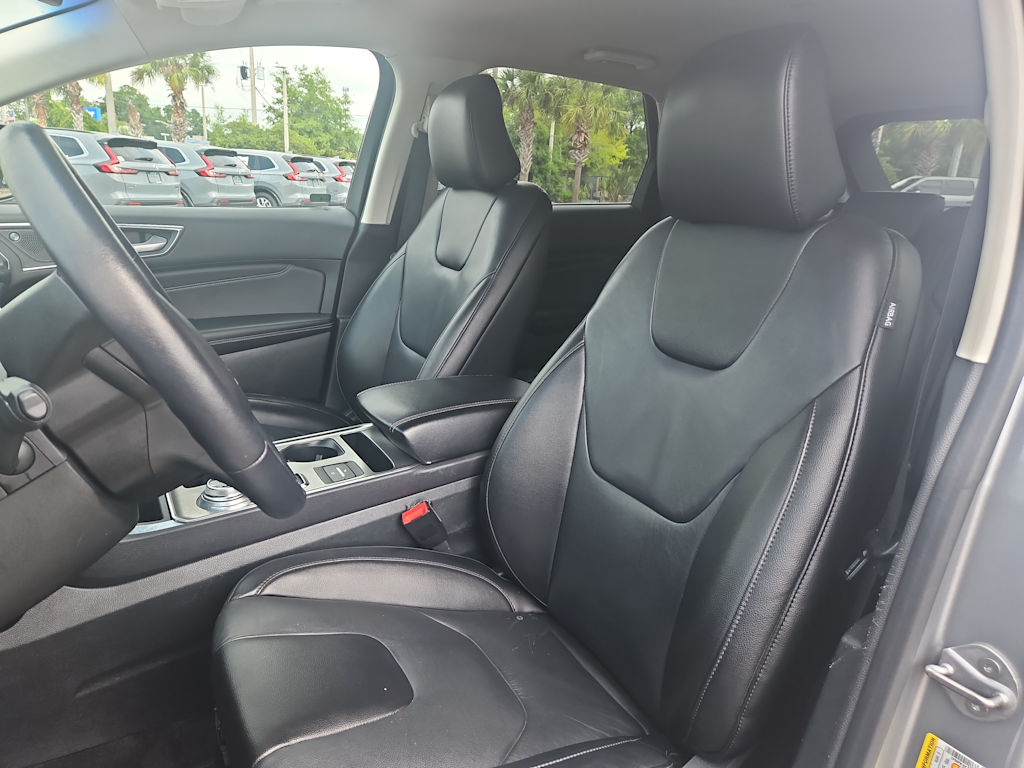 2022 Ford Edge Titanium 8