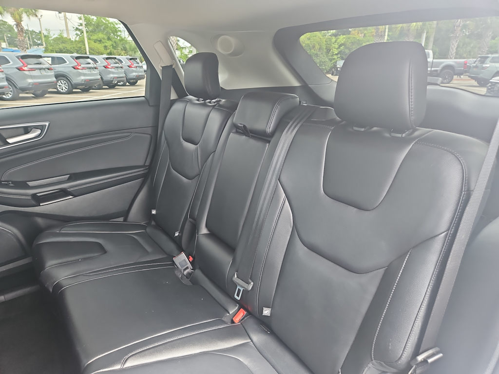 2022 Ford Edge Titanium 10