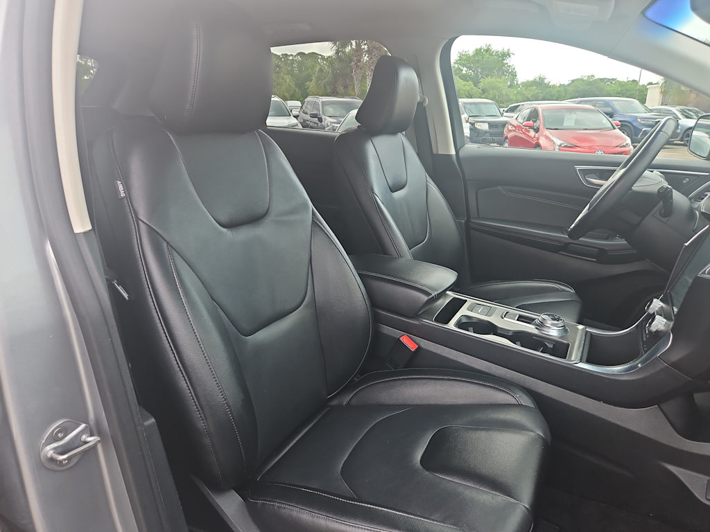 2022 Ford Edge Titanium 25