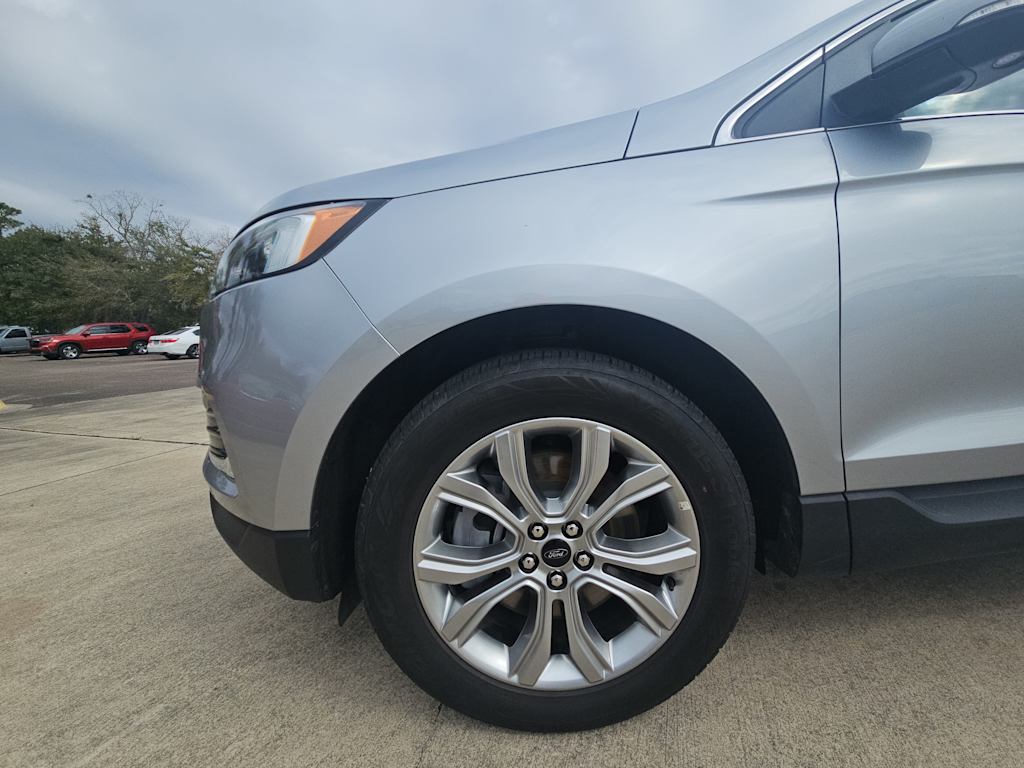 2022 Ford Edge Titanium 6