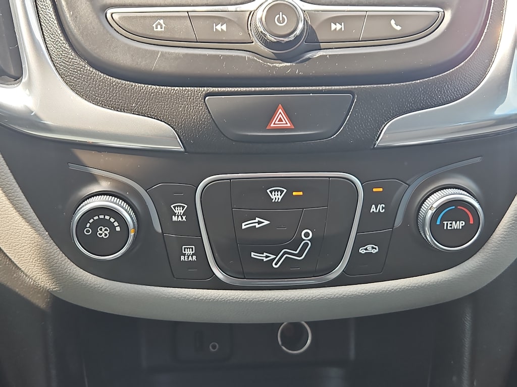 2018 Chevrolet Equinox LS 23
