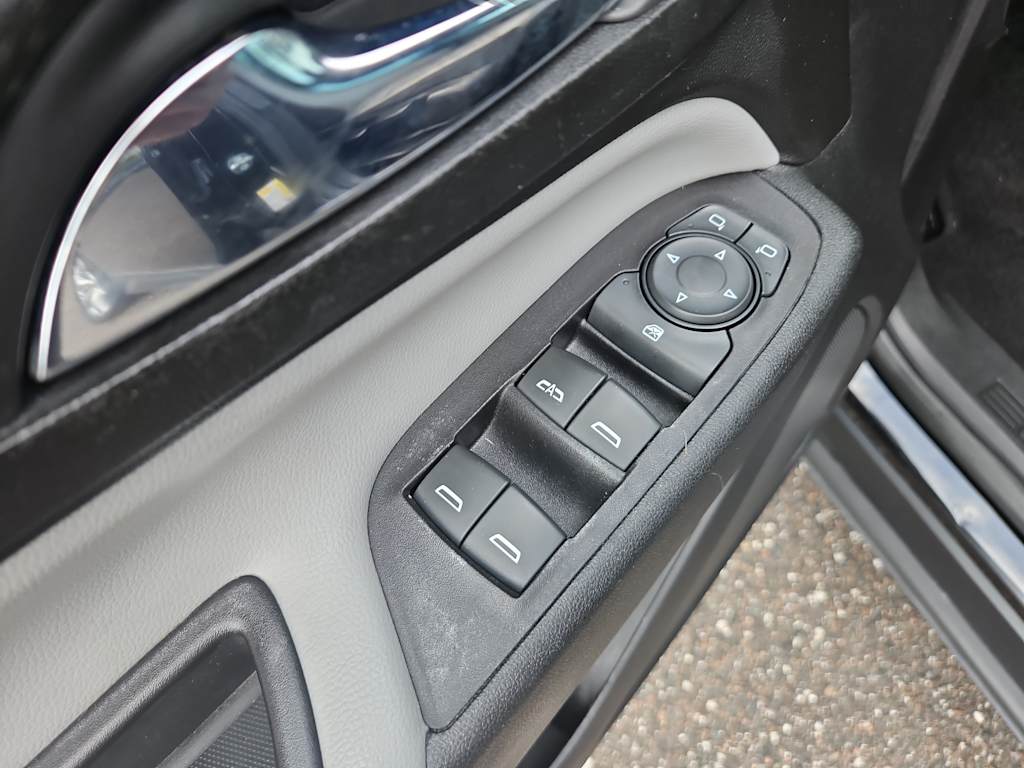 2018 Chevrolet Equinox LS 22