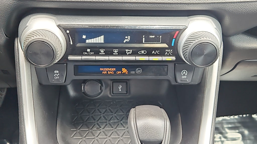 Thumbnail: 2022 Toyota RAV4 - 23