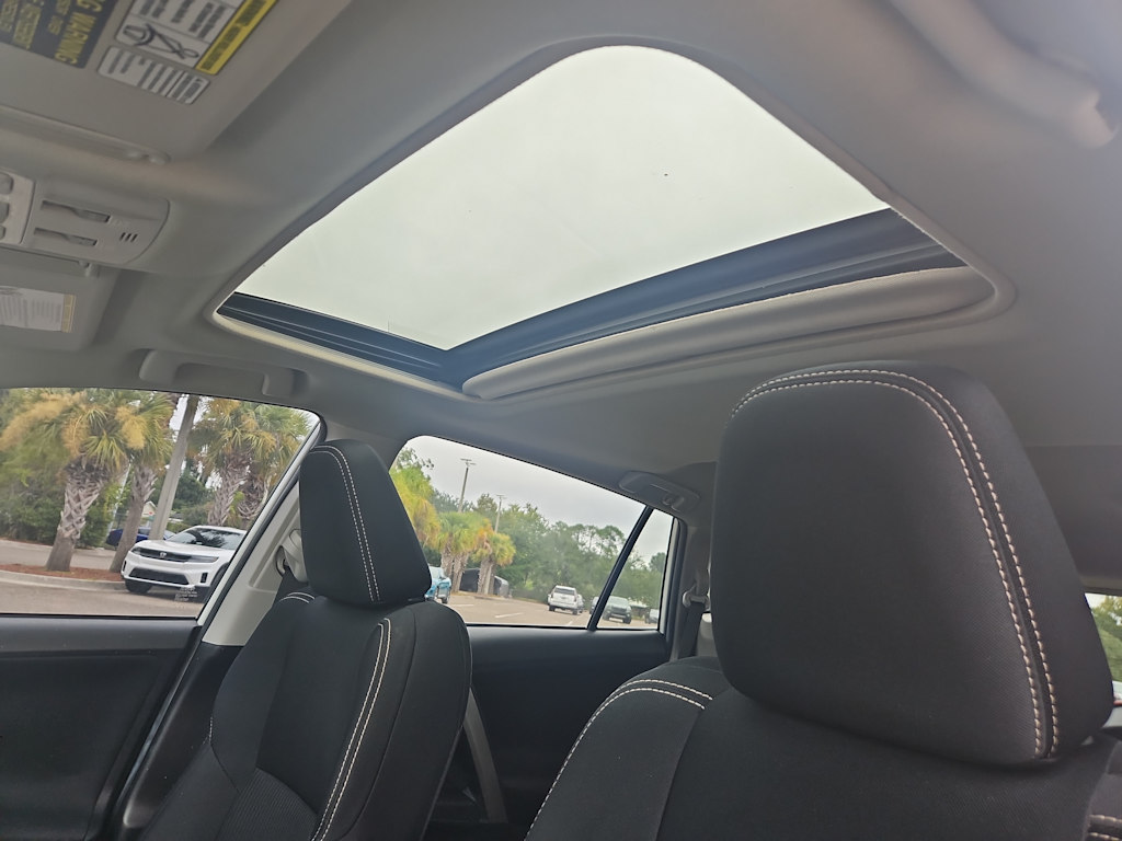 Thumbnail: 2014 Toyota RAV4 - 23