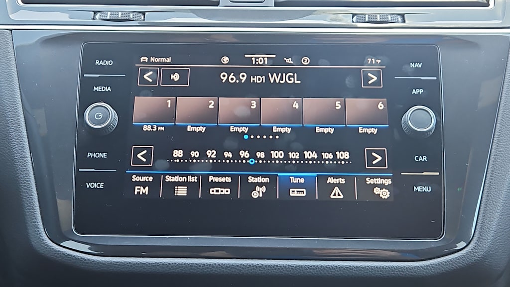 Thumbnail: 2022 Volkswagen Tiguan - 12