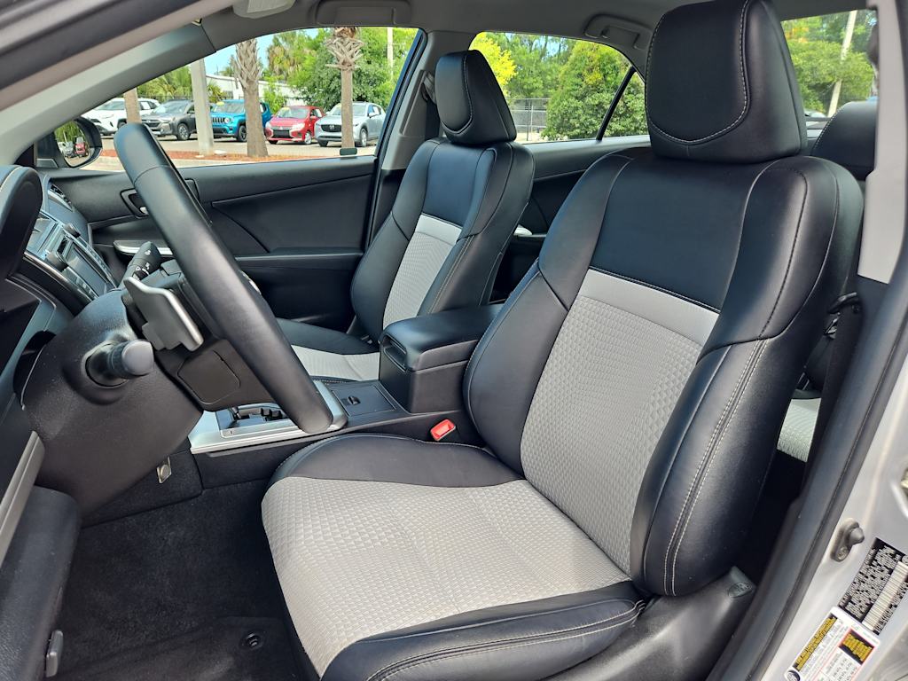 2014 Toyota Camry SE 8