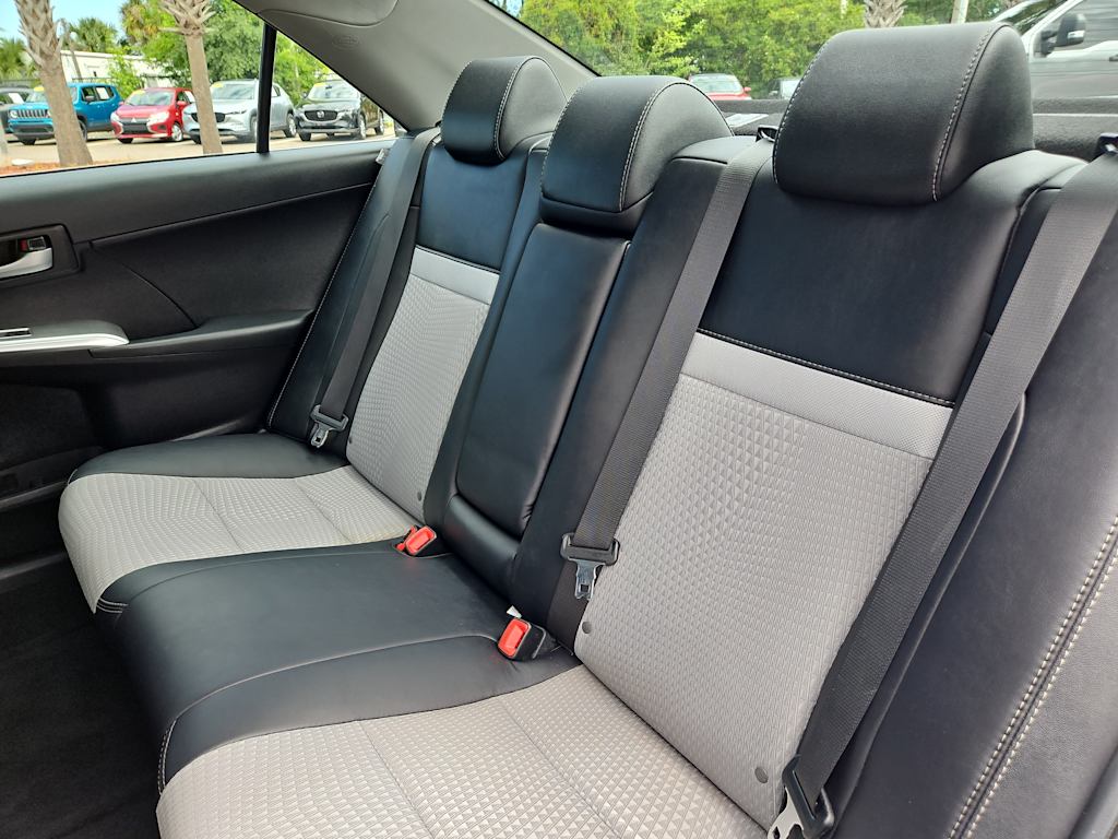 2014 Toyota Camry SE 10