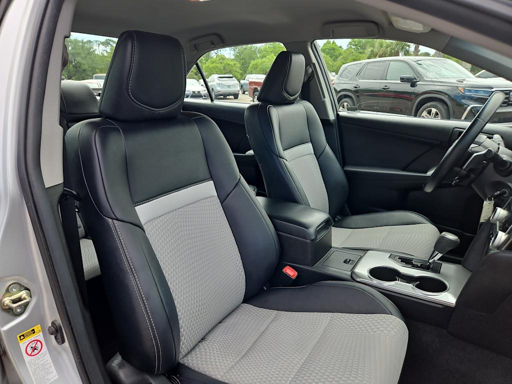 2014 Toyota Camry SE 9