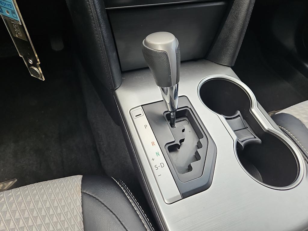 2014 Toyota Camry SE 12
