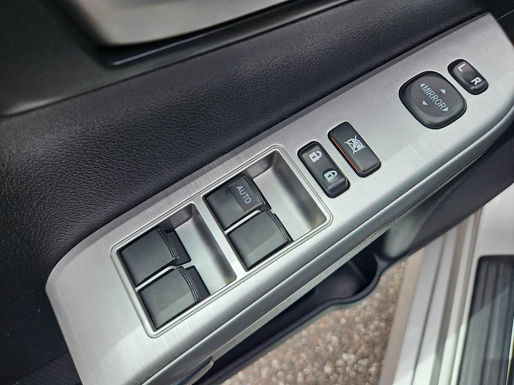 2014 Toyota Camry SE 22