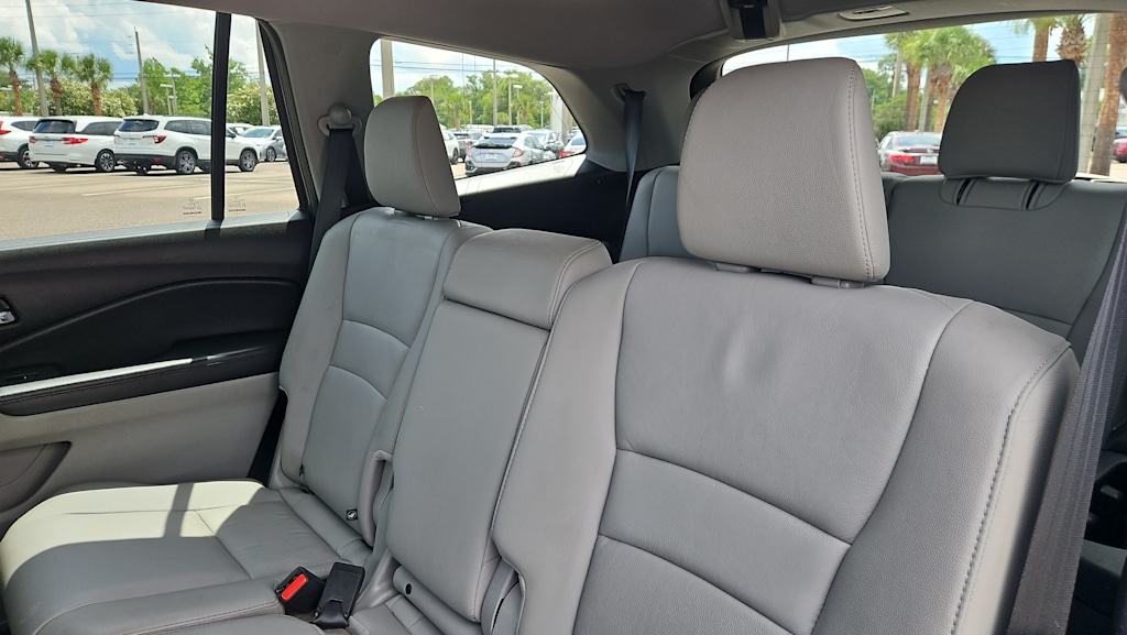 Thumbnail: 2017 Honda Pilot - 9