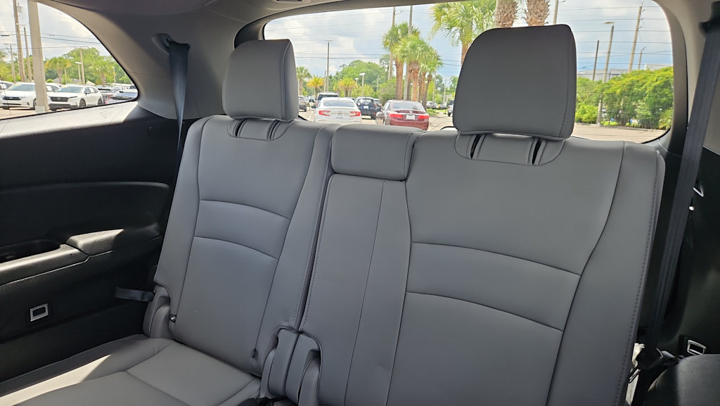 Thumbnail: 2017 Honda Pilot - 10
