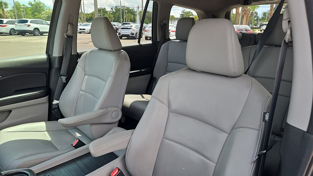 Thumbnail: 2017 Honda Pilot - 8