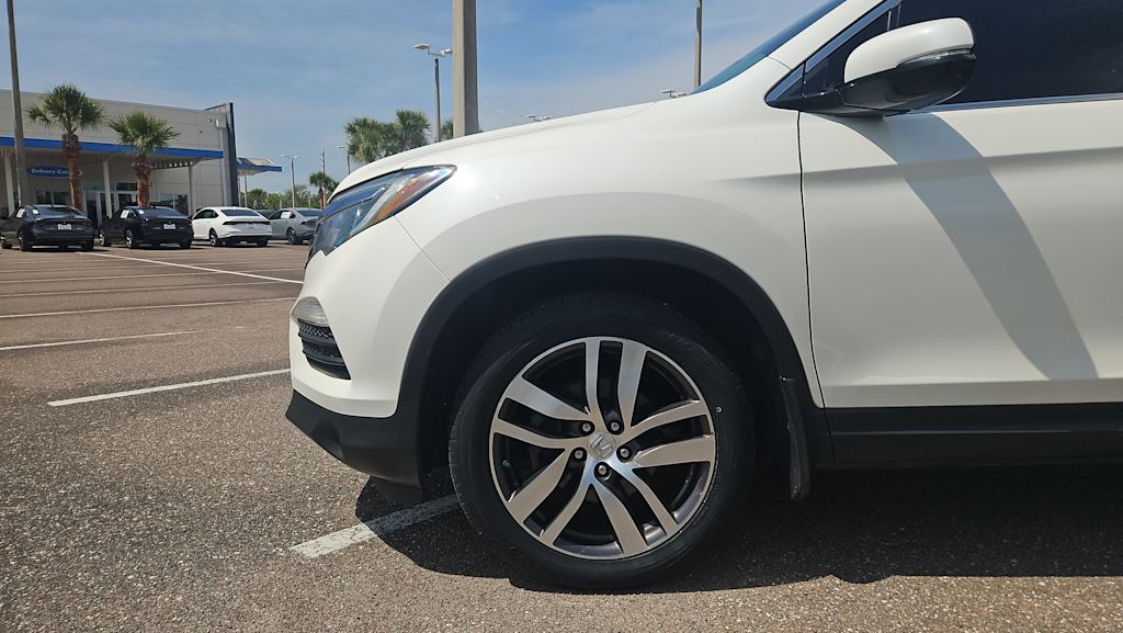 Thumbnail: 2017 Honda Pilot - 5