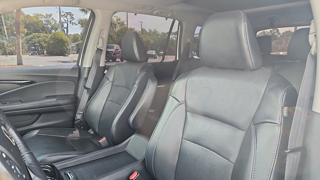 Thumbnail: 2017 Honda Pilot - 8