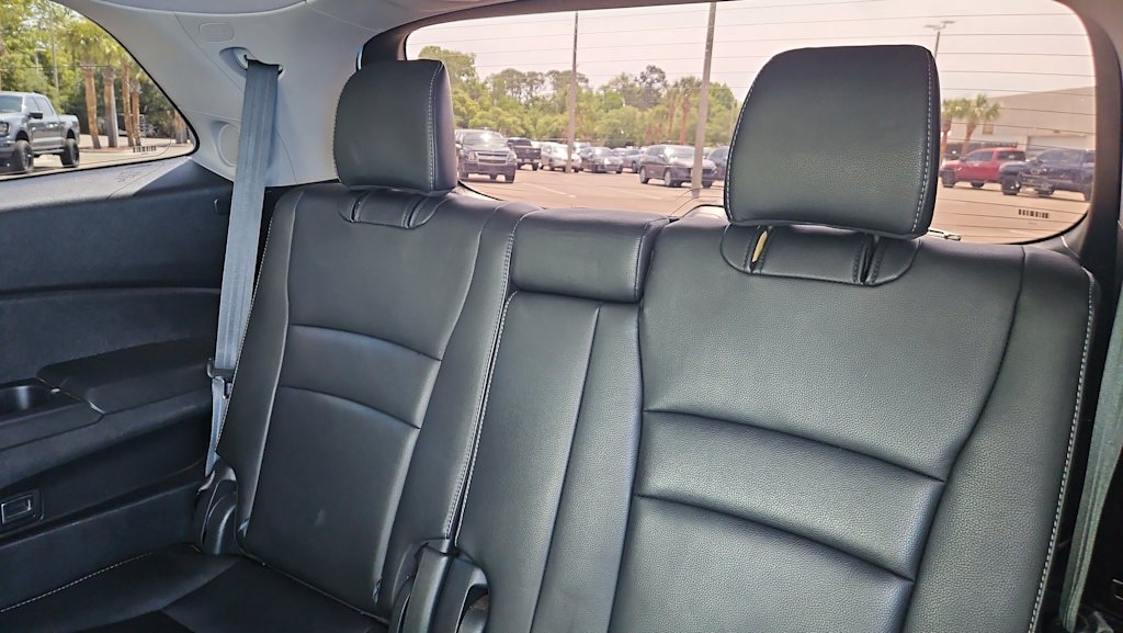 Thumbnail: 2017 Honda Pilot - 10