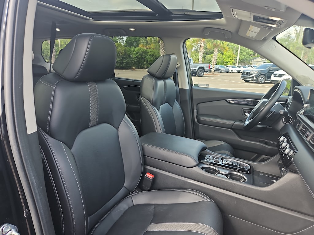 2023 Honda Pilot Touring 10