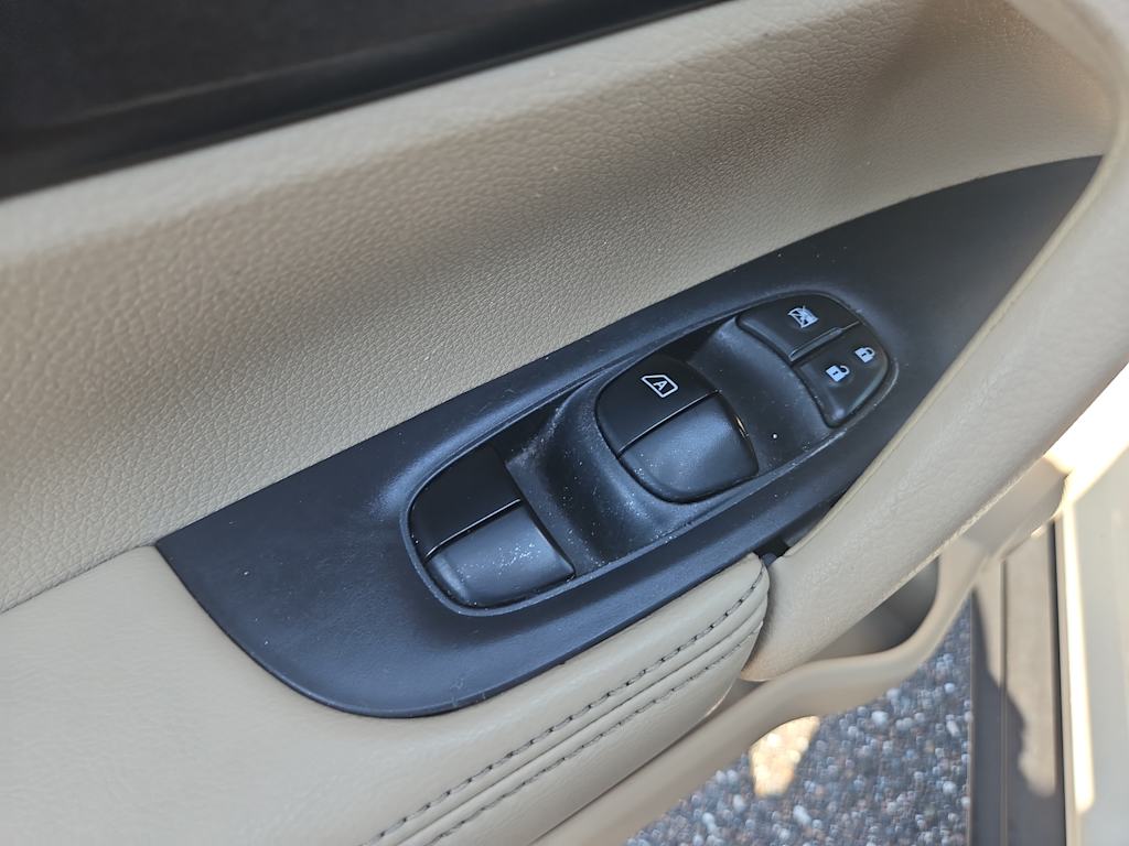 Thumbnail: 2015 Nissan Rogue - 22