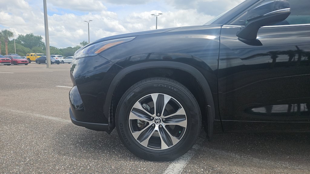 Thumbnail: 2023 Toyota Highlander - 6
