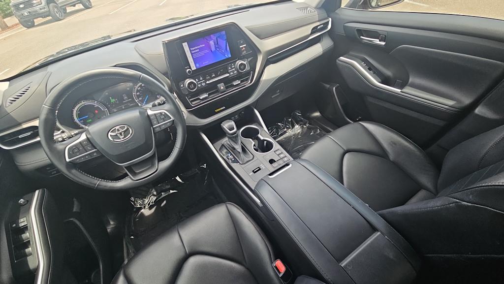 Thumbnail: 2023 Toyota Highlander - 8