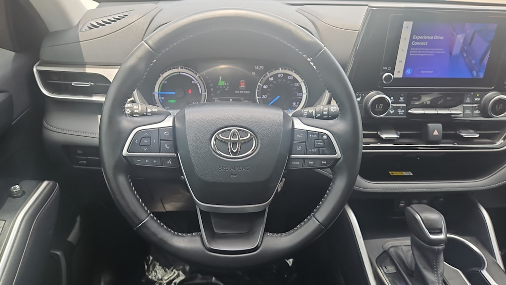 Thumbnail: 2023 Toyota Highlander - 2