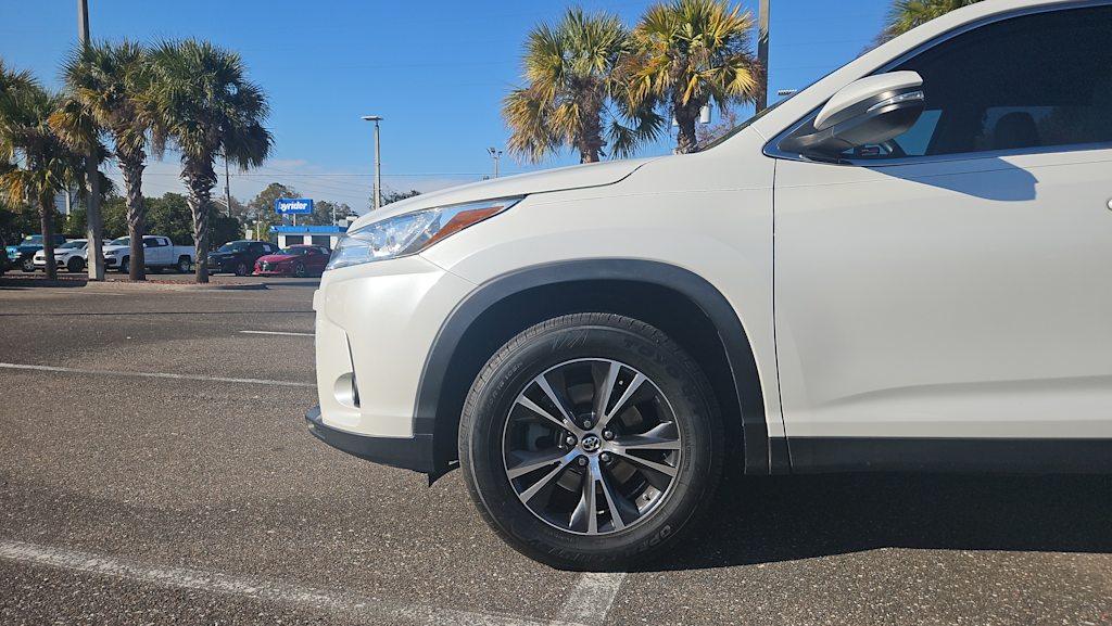 Thumbnail: 2019 Toyota Highlander - 5