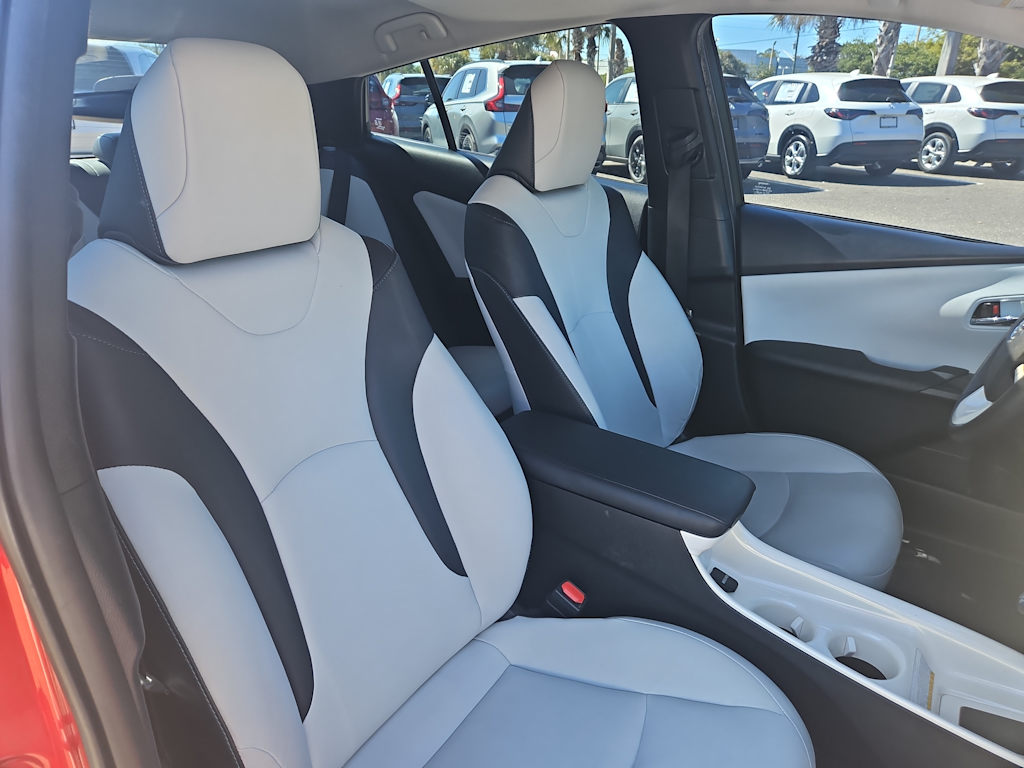 2017 Toyota Prius Four 8