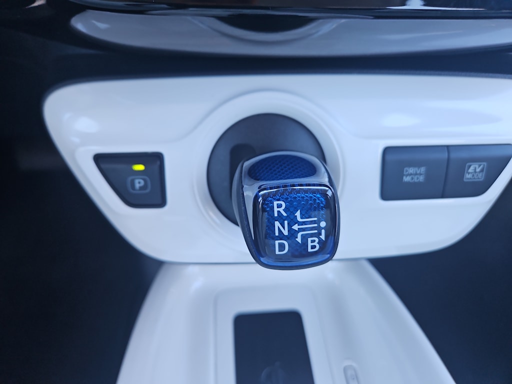 2017 Toyota Prius Four 24