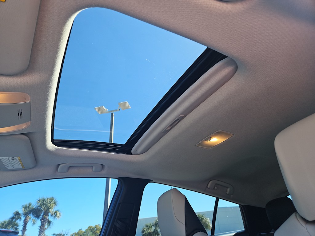 2017 Toyota Prius Four 21