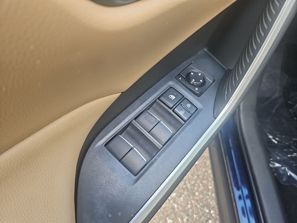 Thumbnail: 2021 Toyota RAV4 - 22
