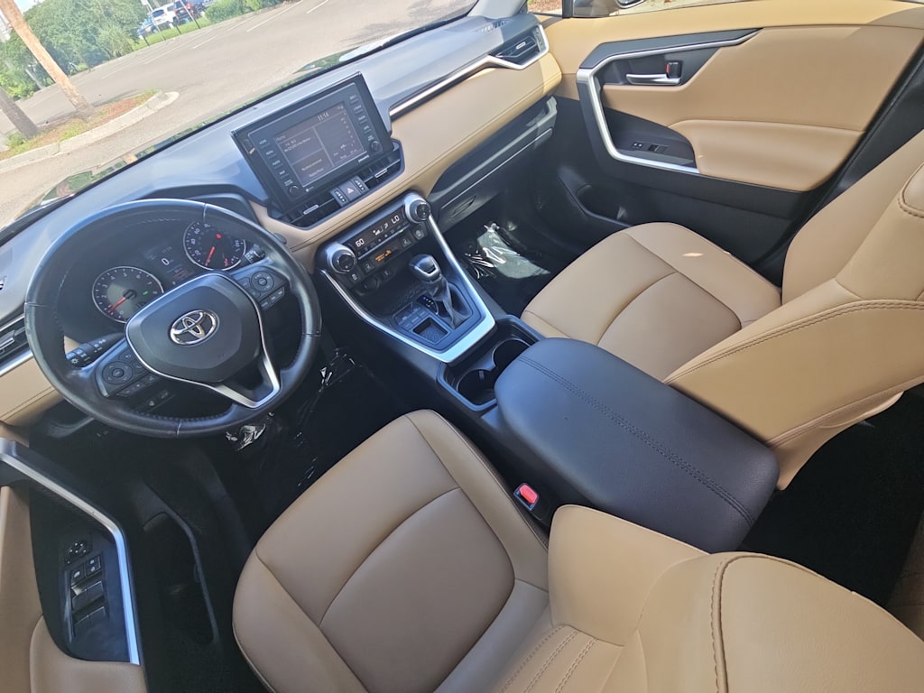 Thumbnail: 2021 Toyota RAV4 - 8