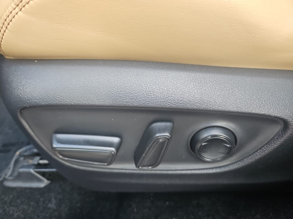 Thumbnail: 2021 Toyota RAV4 - 21