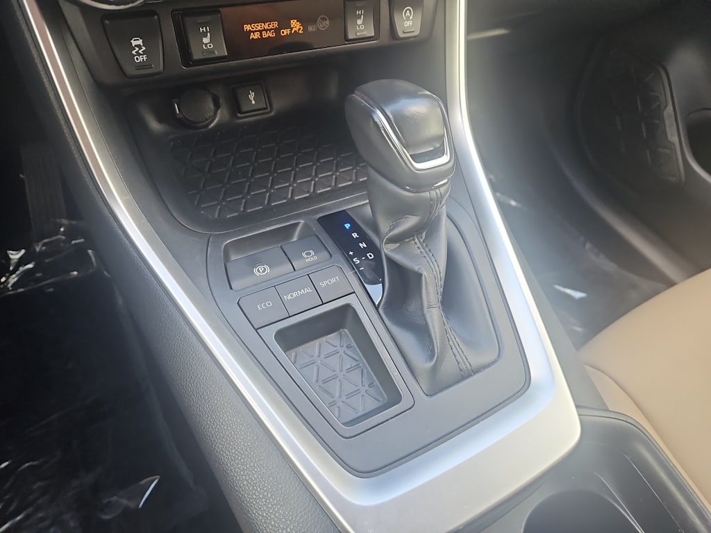 Thumbnail: 2021 Toyota RAV4 - 13