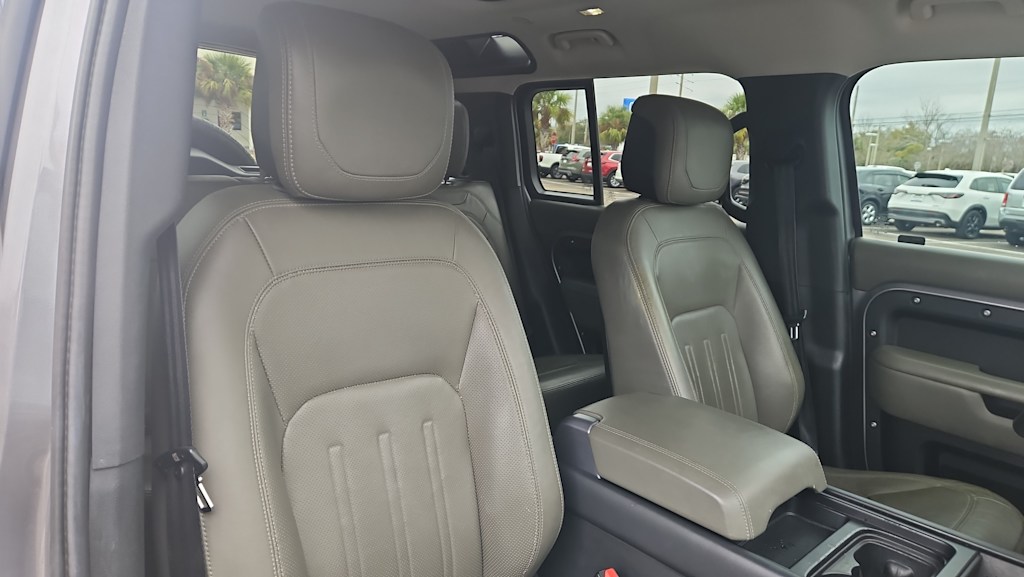 Thumbnail: 2020 Land Rover Defender - 9