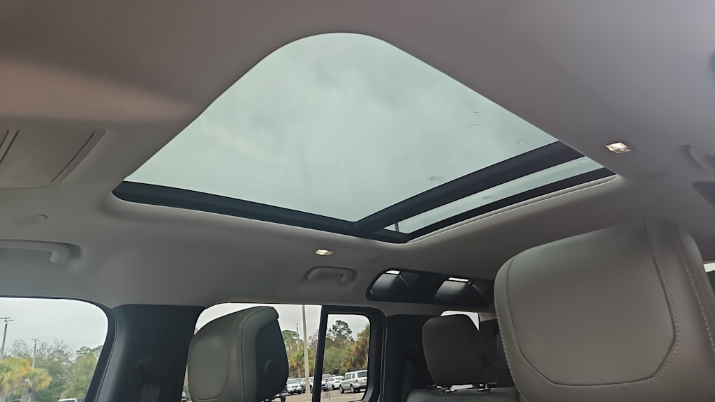 Thumbnail: 2020 Land Rover Defender - 24