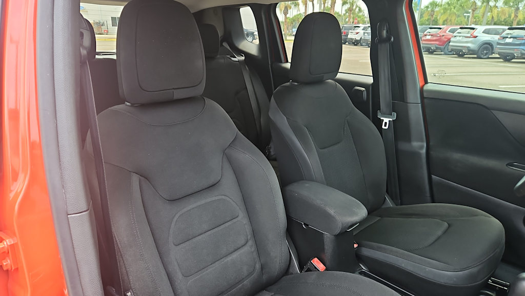 Thumbnail: 2018 Jeep Renegade - 9
