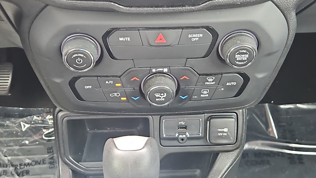 Thumbnail: 2018 Jeep Renegade - 22