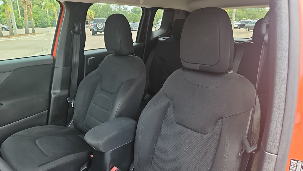 Thumbnail: 2018 Jeep Renegade - 10
