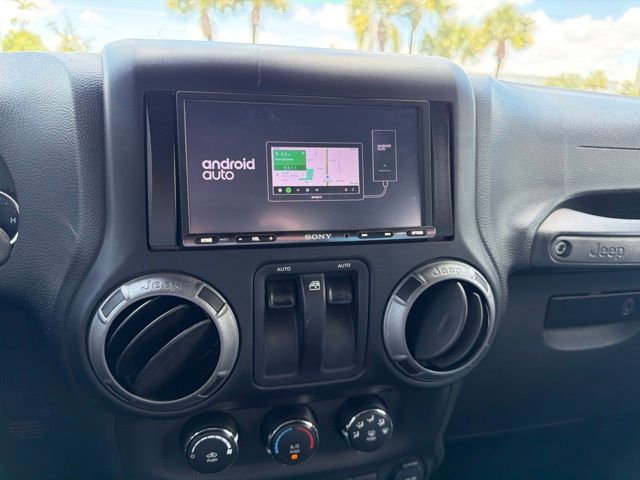 Thumbnail: 2015 Jeep Wrangler - 6