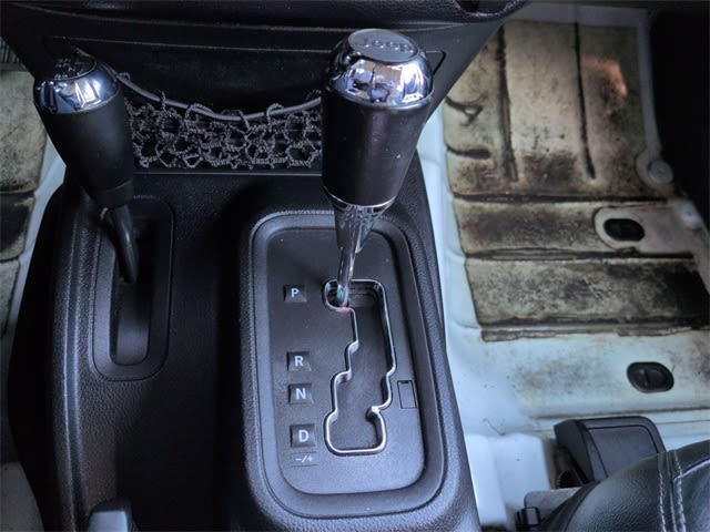 Thumbnail: 2015 Jeep Wrangler - 14