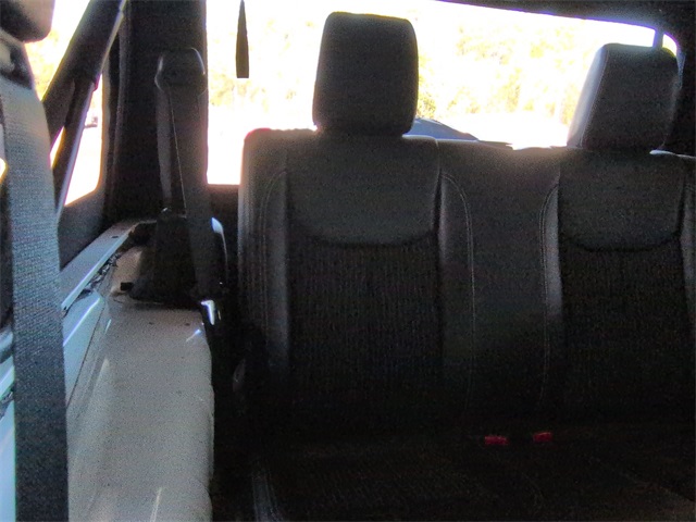 Thumbnail: 2015 Jeep Wrangler - 12