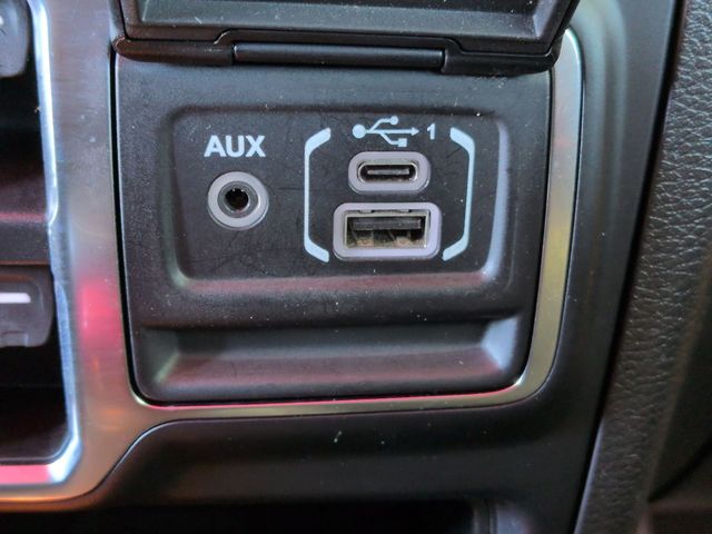 Thumbnail: 2021 Jeep Wrangler - 32