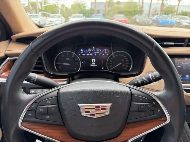 Thumbnail: 2017 Cadillac XT5 - 2