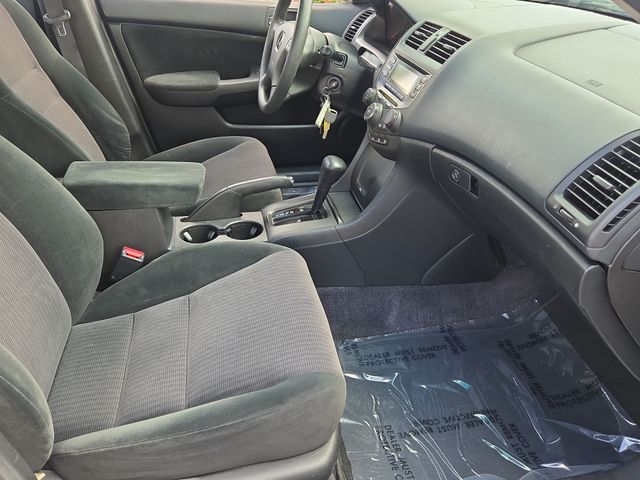 Thumbnail: 2004 Honda Accord - 24
