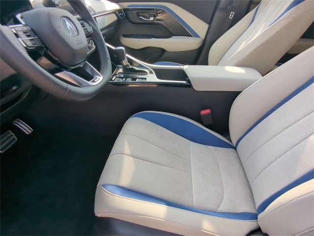 Thumbnail: 2025 Acura ADX - 10