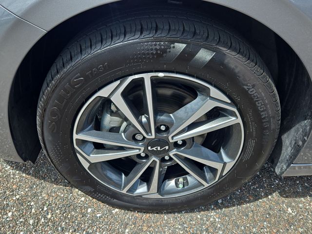 Thumbnail: 2024 Kia Forte - 6
